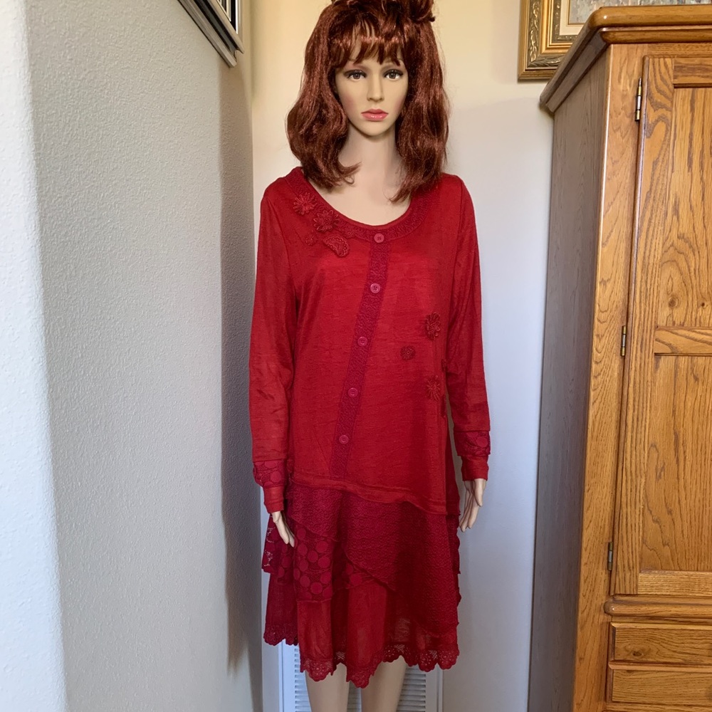 Long sleeves, midi, red dress.